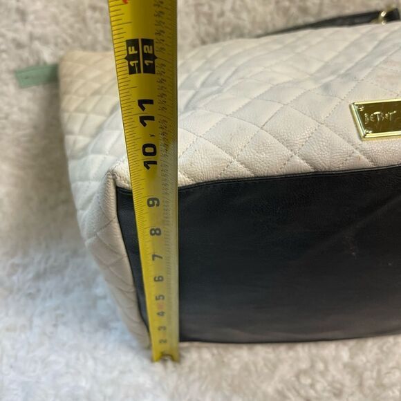 Betsey Johnson beige quilted large tote with black bow accent mint green… - Picture 10 of 16